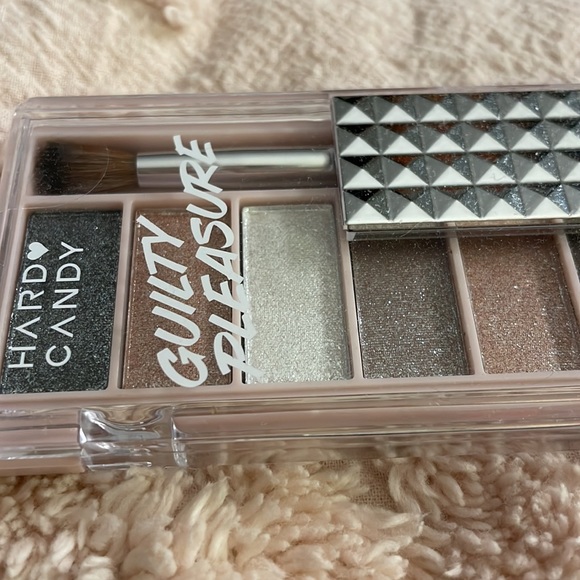 Hard Candy | Guilty Pleasure Eyeshadow Pallete - Picture 3 of 6